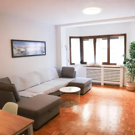 Casa Aspe アパート ハカ